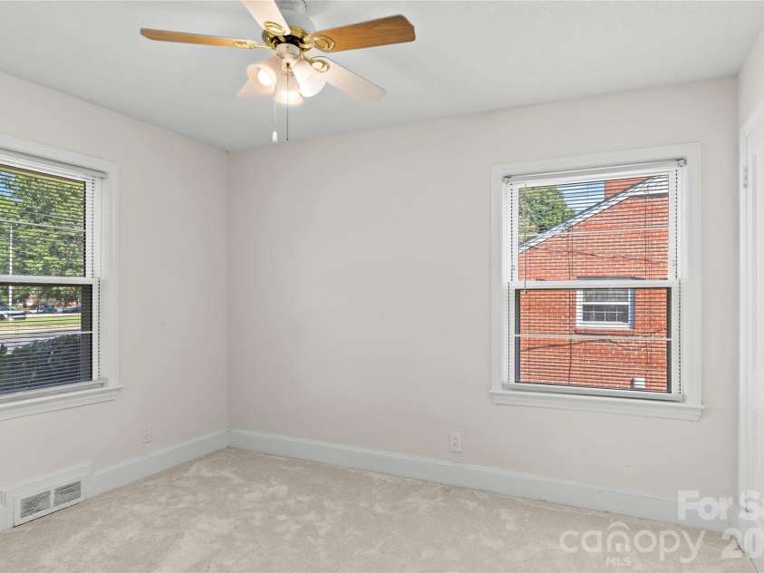 1248 Bolton Street, Winston Salem, NC 27103.  MLS# CAR4425431, YatesRealty ID 52536. 