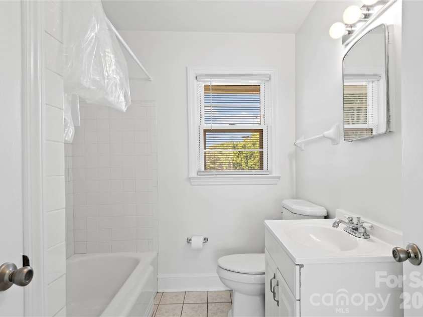 1248 Bolton Street, Winston Salem, NC 27103.  MLS# CAR4425431, YatesRealty ID 52536. 
