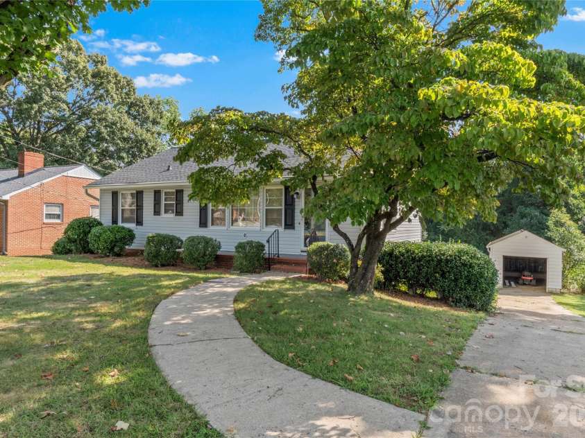 1248 Bolton Street, Winston Salem, NC 27103.  MLS# CAR4425431, YatesRealty ID 52536. 