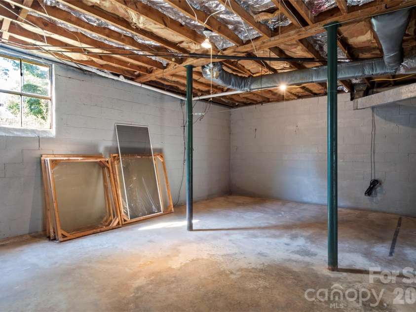 1248 Bolton Street, Winston Salem, NC 27103.  MLS# CAR4425431, YatesRealty ID 52536. 