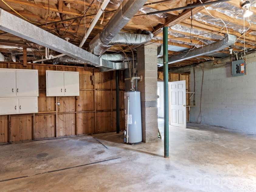 1248 Bolton Street, Winston Salem, NC 27103.  MLS# CAR4425431, YatesRealty ID 52536. 