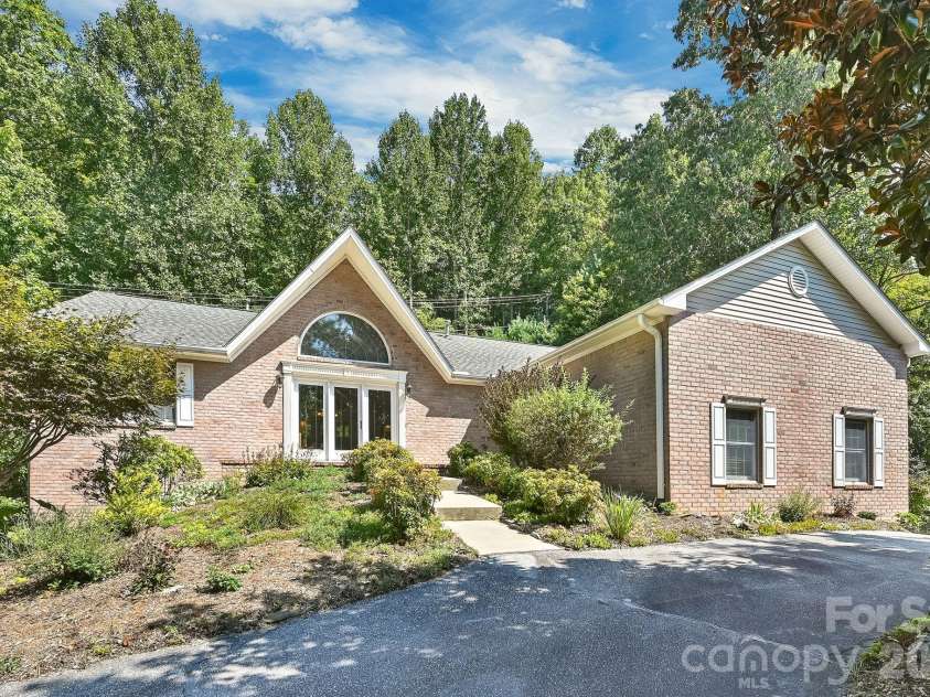 4311 Cove Loop Road, Hendersonville, NC 28739.  MLS# CAR4427450, YatesRealty ID 52539. 