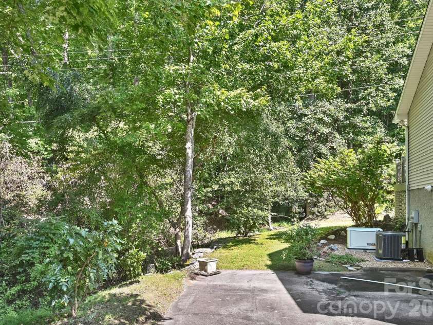 4311 Cove Loop Road, Hendersonville, NC 28739.  MLS# CAR4427450, YatesRealty ID 52539. 
