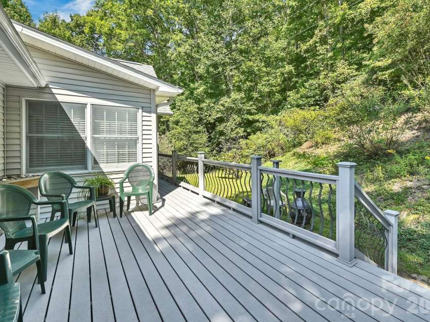 4311 Cove Loop Road, Hendersonville, NC 28739.  MLS# CAR4427450, YatesRealty ID 52539. 