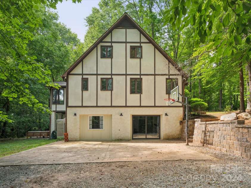 150 Kirkwood Place, Spartanburg, SC 29306.  MLS# CAR4154201, YatesRealty ID 5254. 