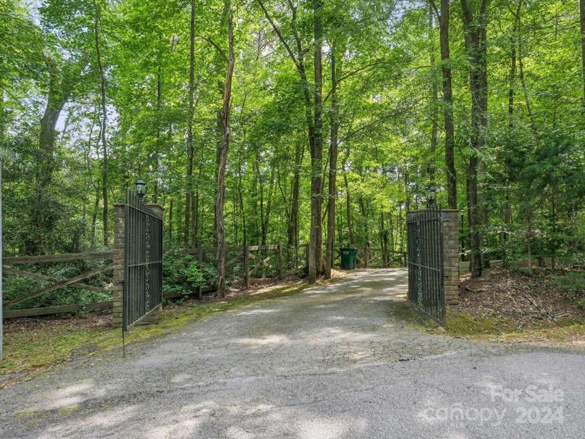 150 Kirkwood Place, Spartanburg, SC 29306.  MLS# CAR4154201, YatesRealty ID 5254. 