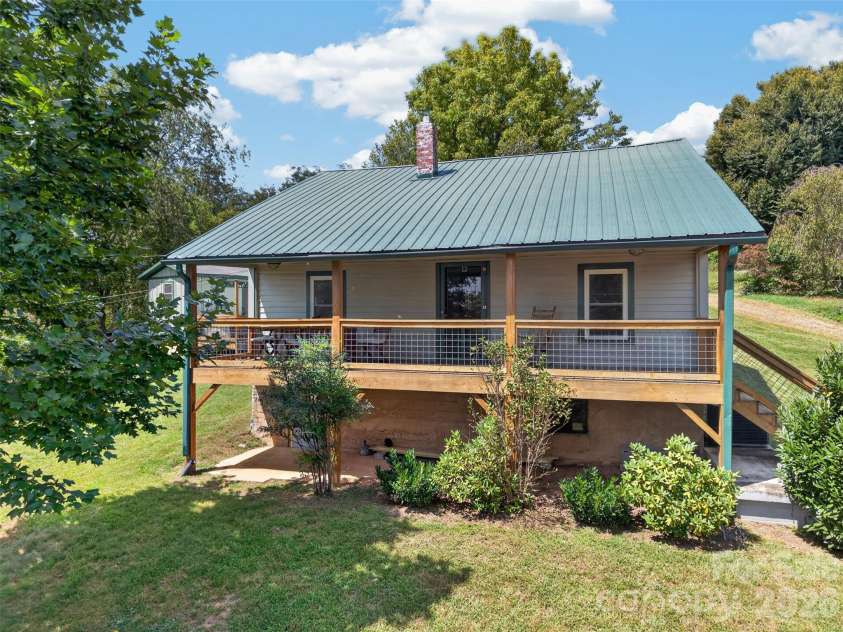 266 Starnes Cove Road, Candler, NC 28715.  MLS# CAR4425562, YatesRealty ID 52542. 