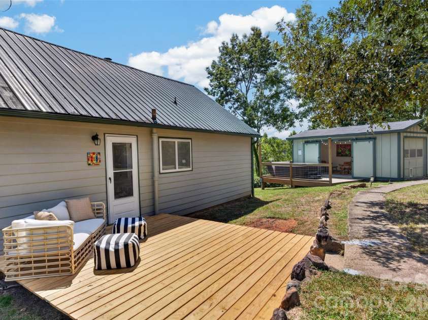 266 Starnes Cove Road, Candler, NC 28715.  MLS# CAR4425562, YatesRealty ID 52542. 