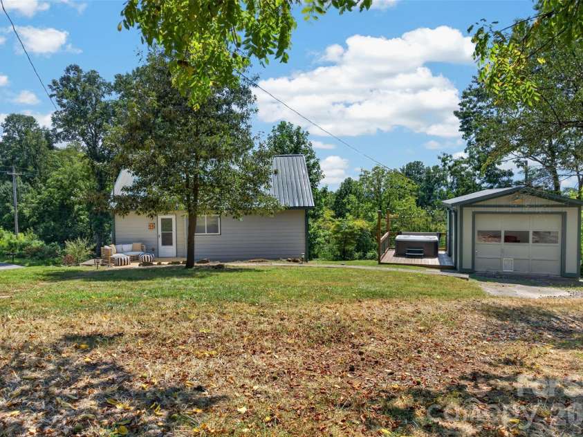 266 Starnes Cove Road, Candler, NC 28715.  MLS# CAR4425562, YatesRealty ID 52542. 
