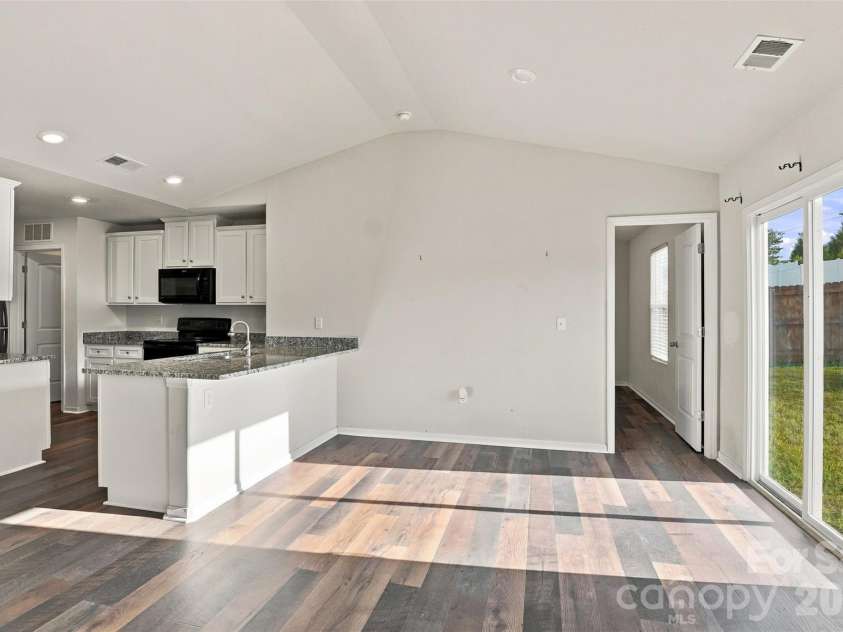 433 Belcaro Drive, Kings Mountain, NC 28086.  MLS# CAR4425729, YatesRealty ID 52545. 