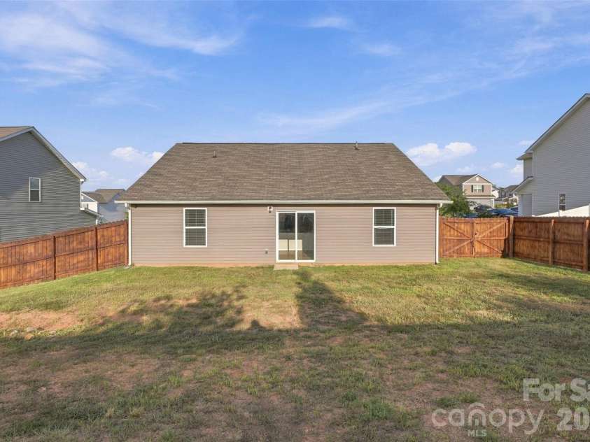 433 Belcaro Drive, Kings Mountain, NC 28086.  MLS# CAR4425729, YatesRealty ID 52545. 