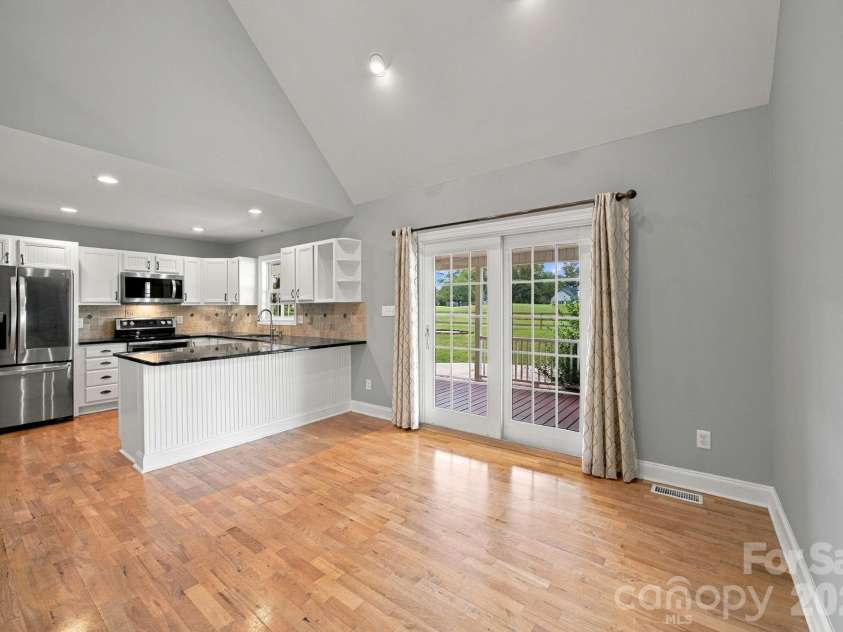 122 Wood Duck Loop, Mooresville, NC 28117.  MLS# CAR4403959, YatesRealty ID 52546. 