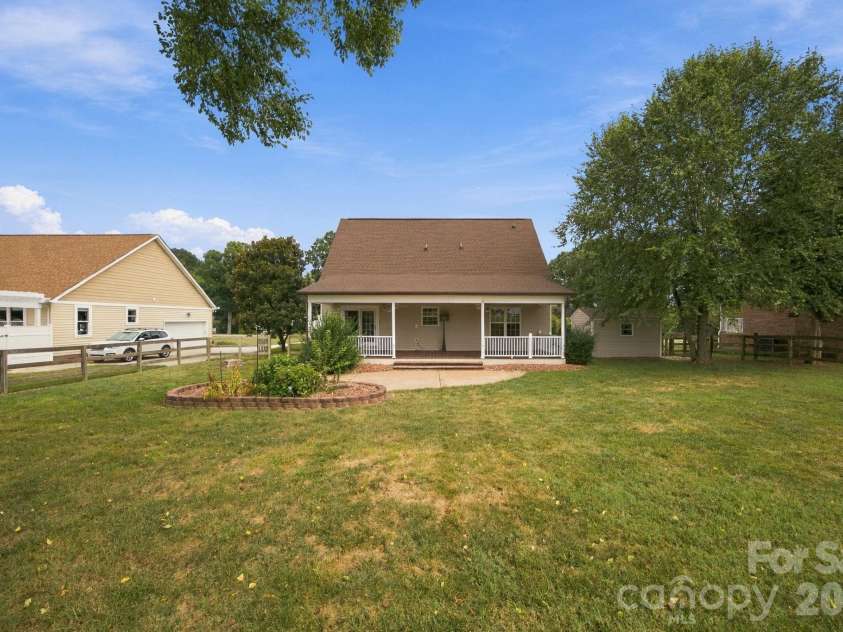 122 Wood Duck Loop, Mooresville, NC 28117.  MLS# CAR4403959, YatesRealty ID 52546. 