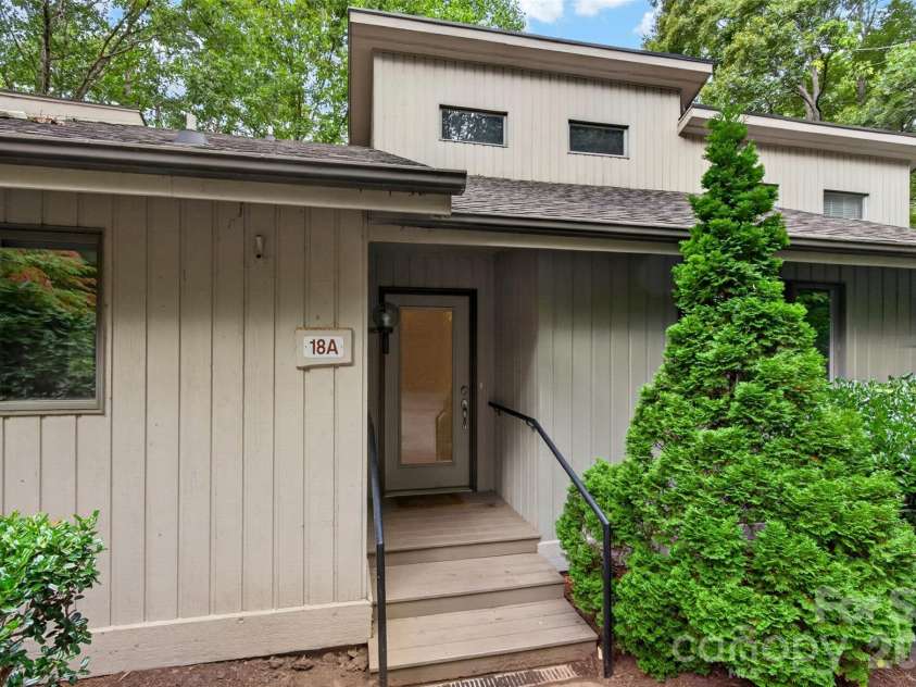 18 Cedarwood Trail, Asheville, NC 28803.  MLS# CAR4427783, YatesRealty ID 52549. 