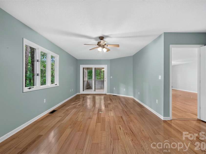 18 Cedarwood Trail, Asheville, NC 28803.  MLS# CAR4427783, YatesRealty ID 52549. 