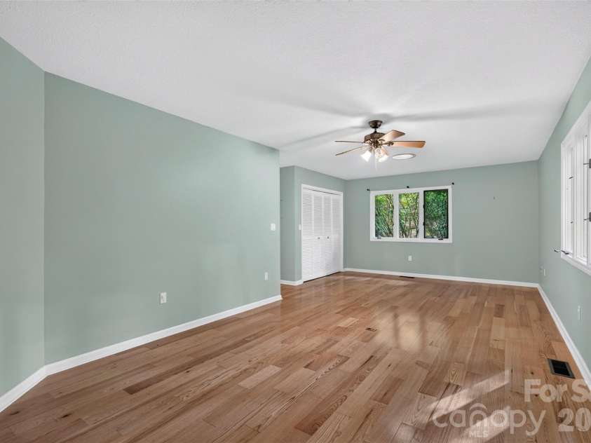 18 Cedarwood Trail, Asheville, NC 28803.  MLS# CAR4427783, YatesRealty ID 52549. 
