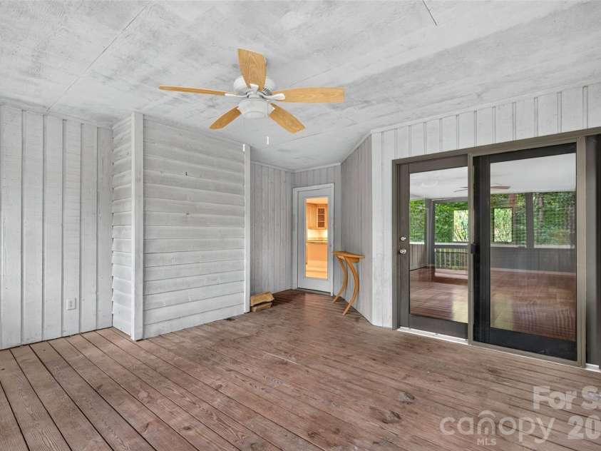 18 Cedarwood Trail, Asheville, NC 28803.  MLS# CAR4427783, YatesRealty ID 52549. 