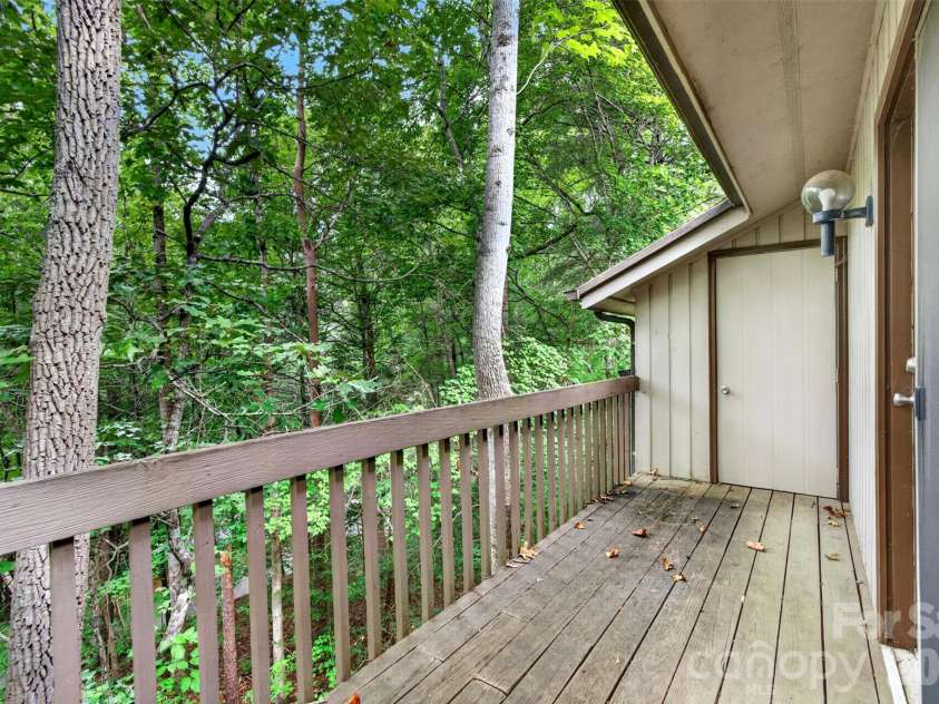 18 Cedarwood Trail, Asheville, NC 28803.  MLS# CAR4427783, YatesRealty ID 52549. 