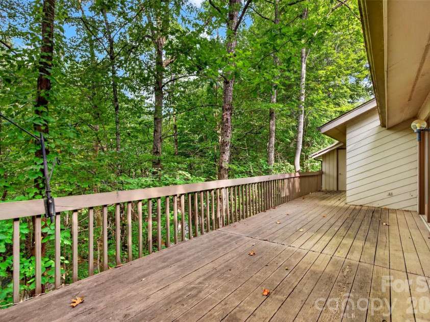 18 Cedarwood Trail, Asheville, NC 28803.  MLS# CAR4427783, YatesRealty ID 52549. 
