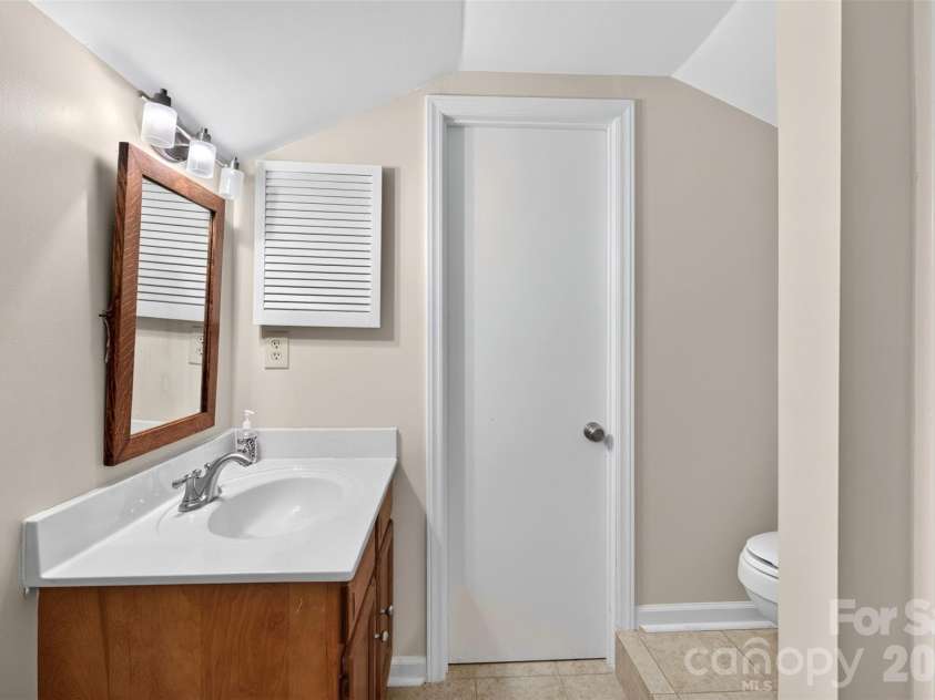 18 Cedarwood Trail, Asheville, NC 28803.  MLS# CAR4427783, YatesRealty ID 52549. 