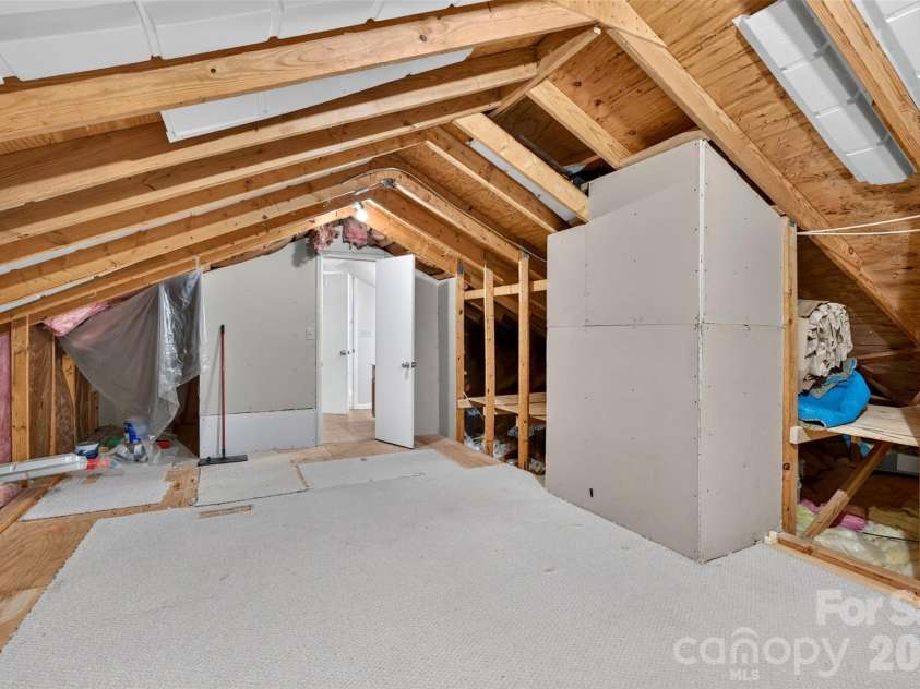 18 Cedarwood Trail, Asheville, NC 28803.  MLS# CAR4427783, YatesRealty ID 52549. 