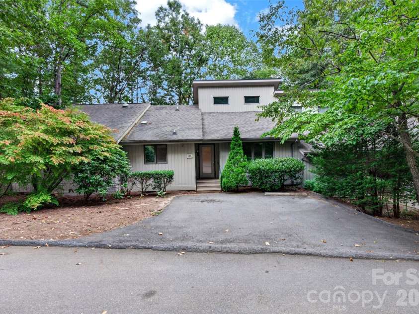 18 Cedarwood Trail, Asheville, NC 28803.  MLS# CAR4427783, YatesRealty ID 52549. 