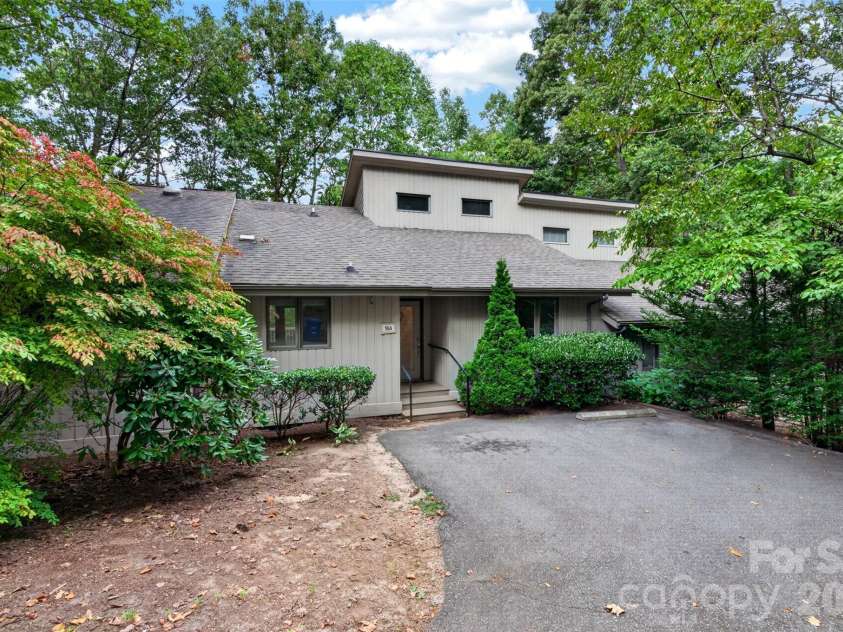 18 Cedarwood Trail, Asheville, NC 28803.  MLS# CAR4427783, YatesRealty ID 52549. 