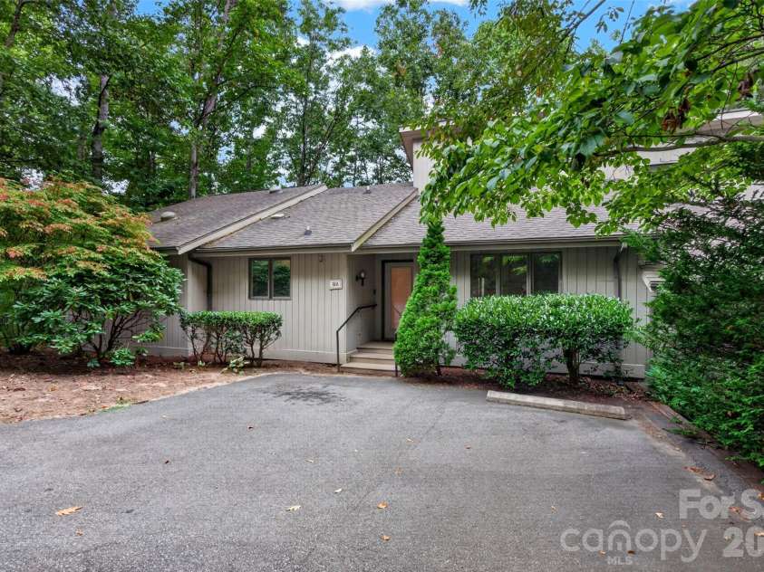 18 Cedarwood Trail, Asheville, NC 28803.  MLS# CAR4427783, YatesRealty ID 52549. 