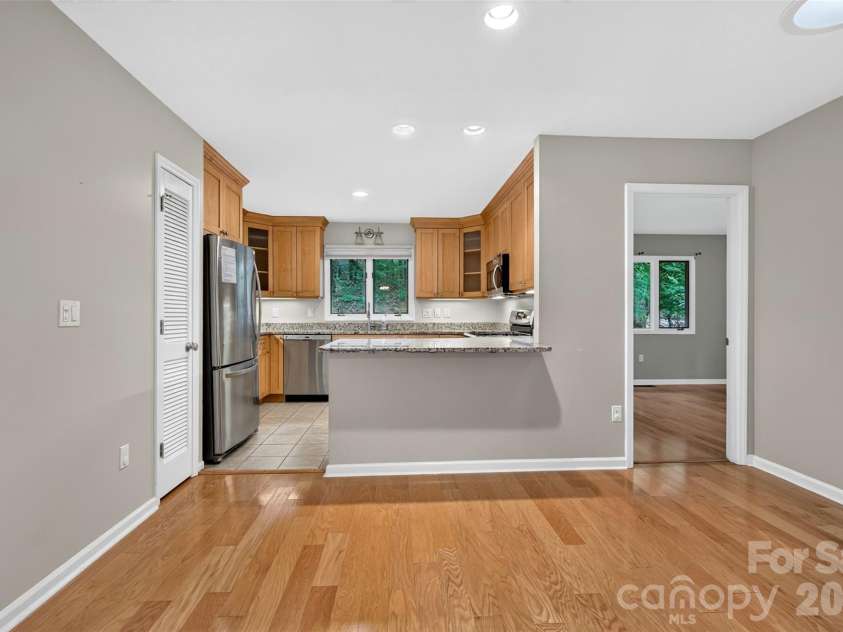 18 Cedarwood Trail, Asheville, NC 28803.  MLS# CAR4427783, YatesRealty ID 52549. Kitchen