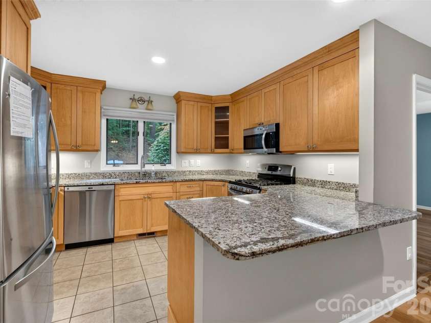 18 Cedarwood Trail, Asheville, NC 28803.  MLS# CAR4427783, YatesRealty ID 52549. Kitchen