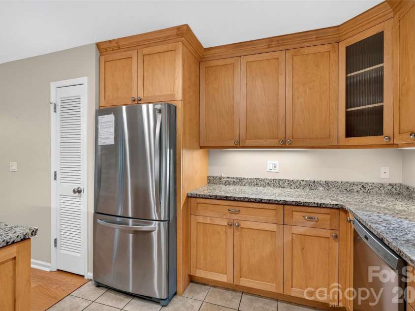 18 Cedarwood Trail, Asheville, NC 28803.  MLS# CAR4427783, YatesRealty ID 52549. Kitchen