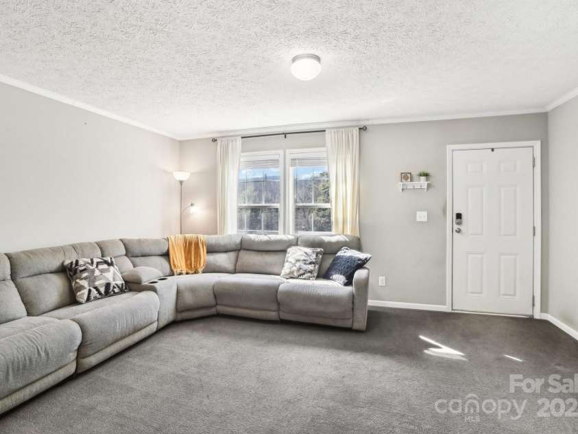 296 Sentelle Lane, Hendersonville, NC 28739.  MLS# CAR4226674, YatesRealty ID 5255. 