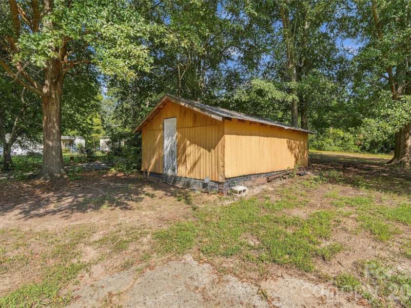 114 Beacon Hill Road, Ellenboro, NC 28040.  MLS# CAR4427784, YatesRealty ID 52550. 
