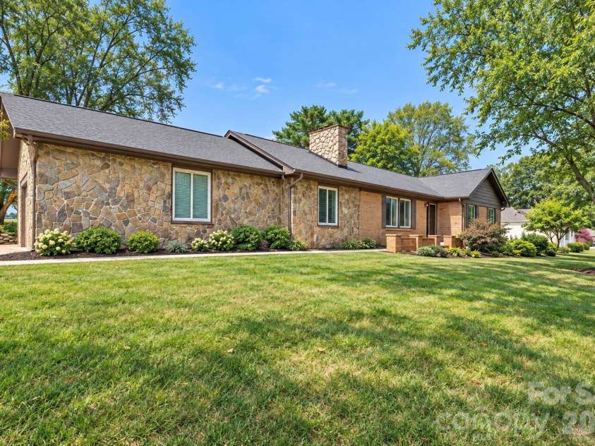 1953 Crestdale Lane, Newton, NC 28658.  MLS# CAR4426464, YatesRealty ID 52554. 