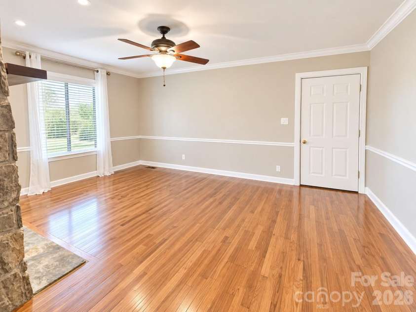 1953 Crestdale Lane, Newton, NC 28658.  MLS# CAR4426464, YatesRealty ID 52554. 