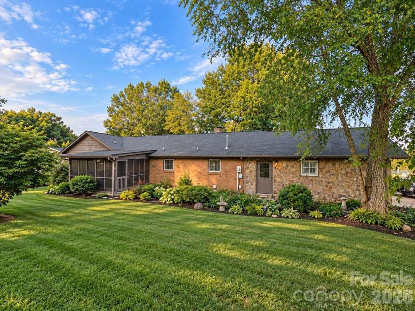 1953 Crestdale Lane, Newton, NC 28658.  MLS# CAR4426464, YatesRealty ID 52554. 