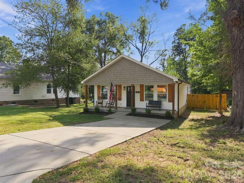 523 Gibson Drive, Concord, NC 28025.  MLS# CAR4426463, YatesRealty ID 52556. 