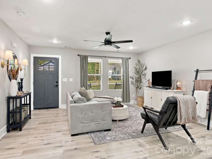 523 Gibson Drive, Concord, NC 28025.  MLS# CAR4426463, YatesRealty ID 52556. 