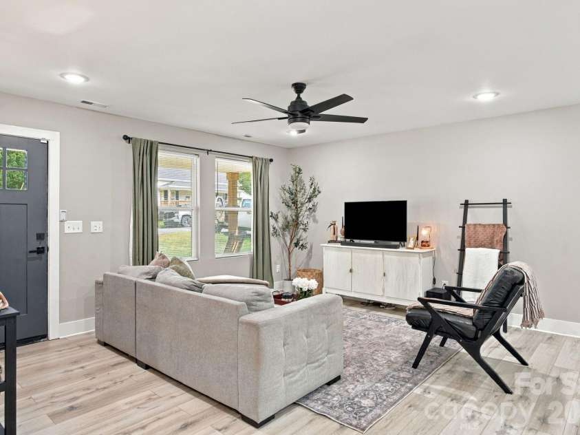 523 Gibson Drive, Concord, NC 28025.  MLS# CAR4426463, YatesRealty ID 52556. 
