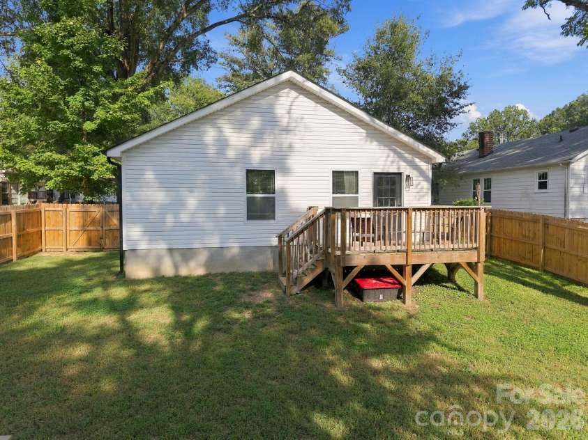 523 Gibson Drive, Concord, NC 28025.  MLS# CAR4426463, YatesRealty ID 52556. 