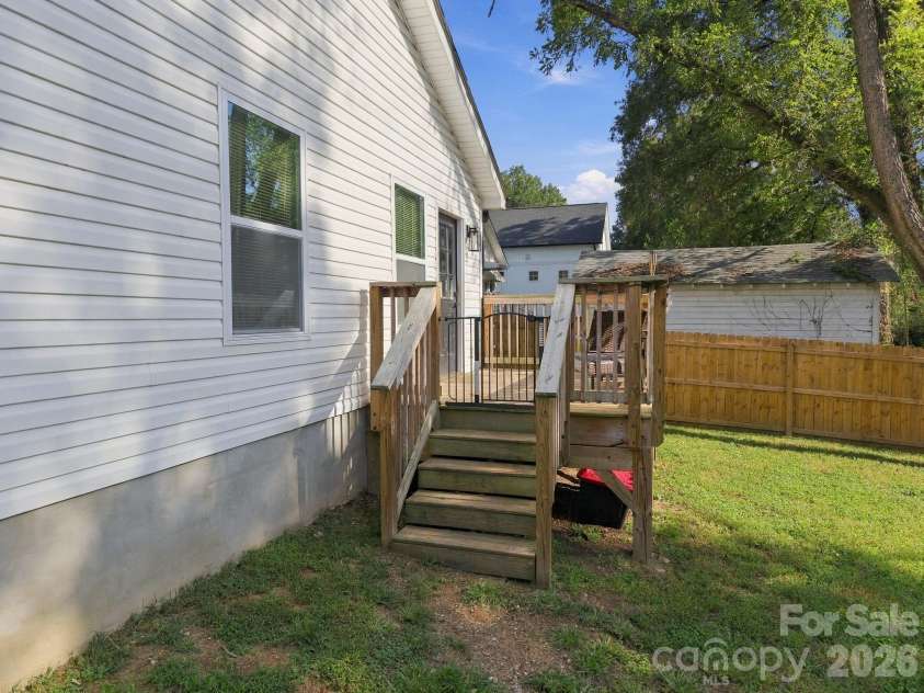 523 Gibson Drive, Concord, NC 28025.  MLS# CAR4426463, YatesRealty ID 52556. 