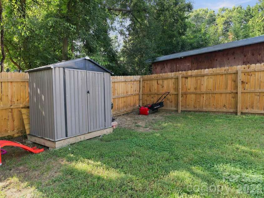 523 Gibson Drive, Concord, NC 28025.  MLS# CAR4426463, YatesRealty ID 52556. 
