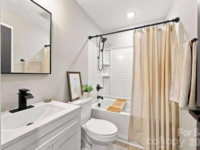 523 Gibson Drive, Concord, NC 28025.  MLS# CAR4426463, YatesRealty ID 52556. Guest Bathroom
