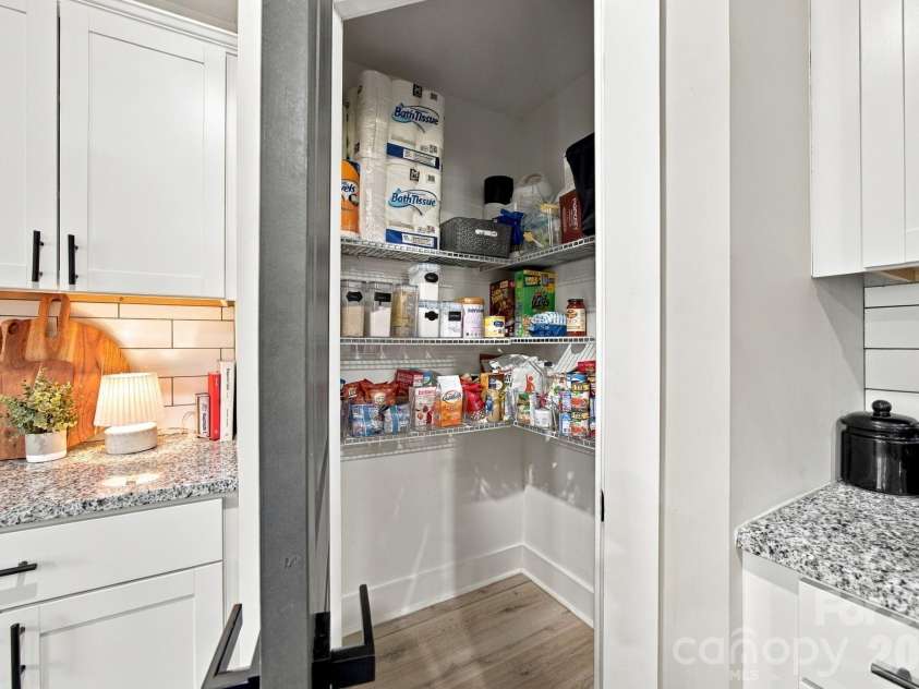 523 Gibson Drive, Concord, NC 28025.  MLS# CAR4426463, YatesRealty ID 52556. Walk in pantry