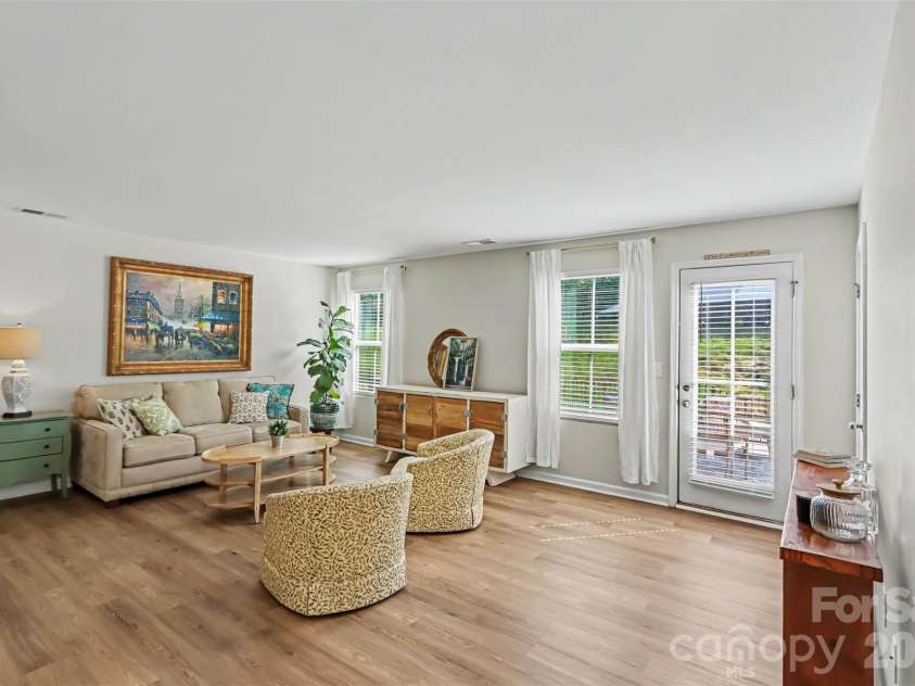4112 Bowline Drive, Charlotte, NC 28269.  MLS# CAR4426572, YatesRealty ID 52559. 