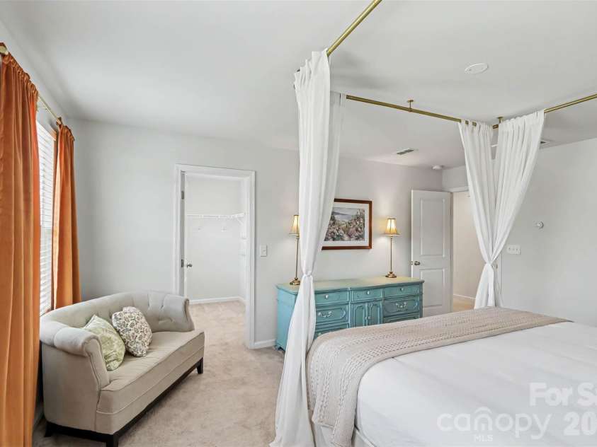 4112 Bowline Drive, Charlotte, NC 28269.  MLS# CAR4426572, YatesRealty ID 52559. 