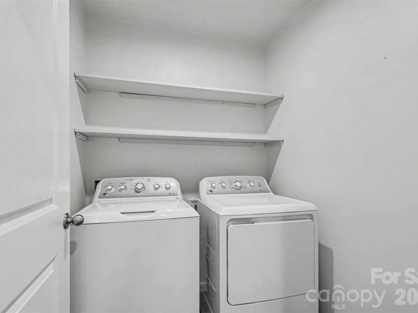 4112 Bowline Drive, Charlotte, NC 28269.  MLS# CAR4426572, YatesRealty ID 52559. 