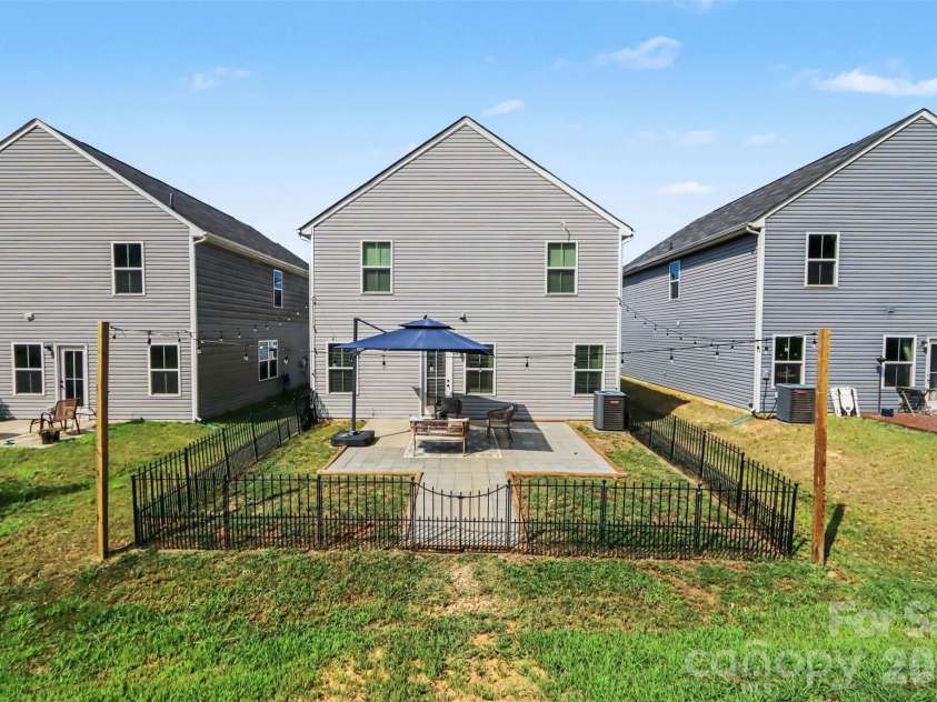 4112 Bowline Drive, Charlotte, NC 28269.  MLS# CAR4426572, YatesRealty ID 52559. 
