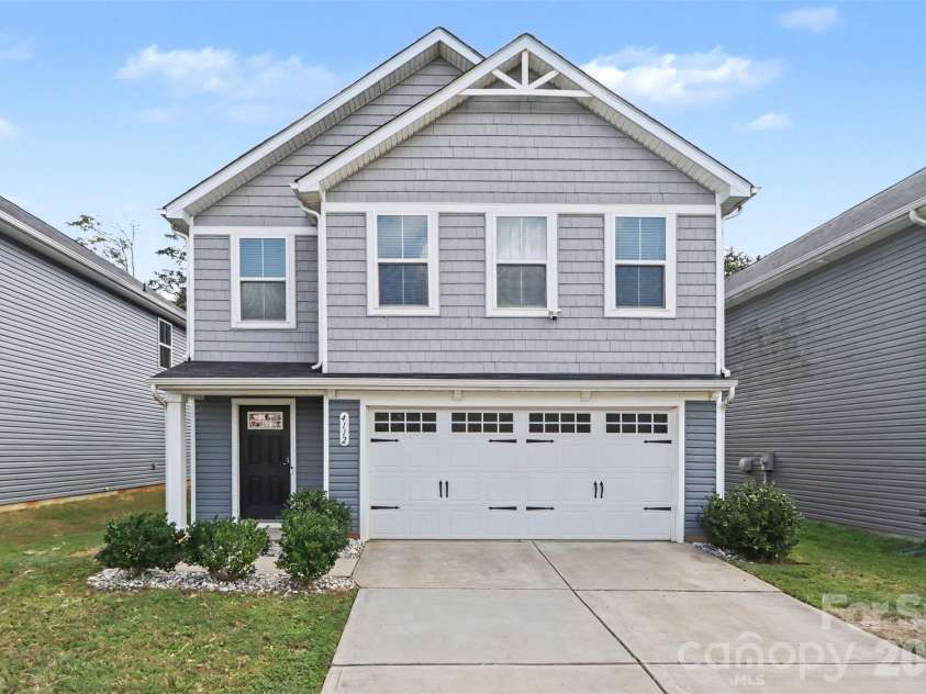 4112 Bowline Drive, Charlotte, NC 28269.  MLS# CAR4426572, YatesRealty ID 52559. 