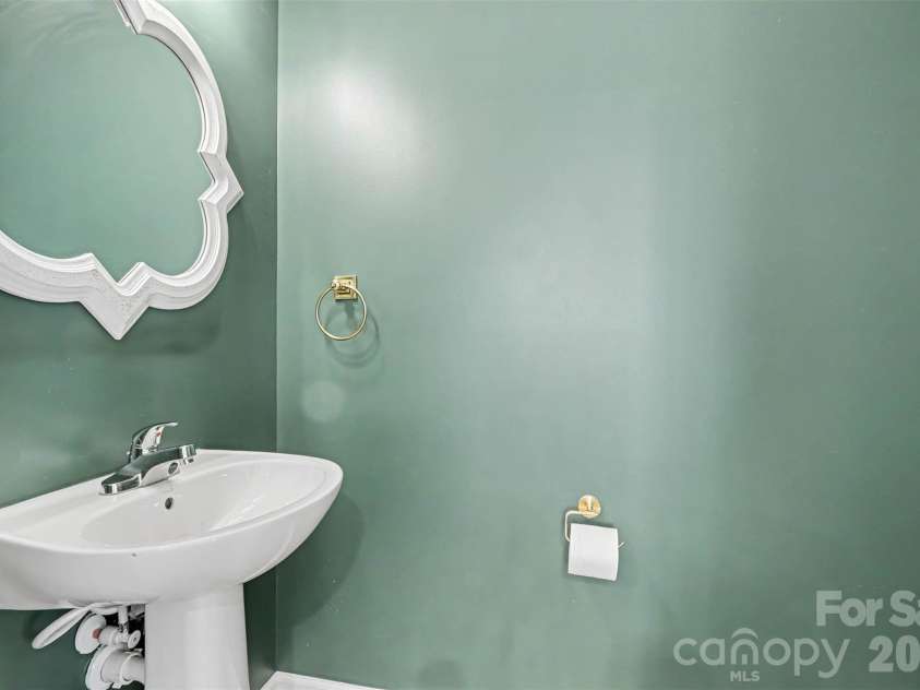 4112 Bowline Drive, Charlotte, NC 28269.  MLS# CAR4426572, YatesRealty ID 52559. Powder room